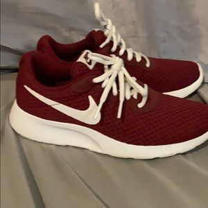 Nike Tanjun Sneakers (Womens 6.5)